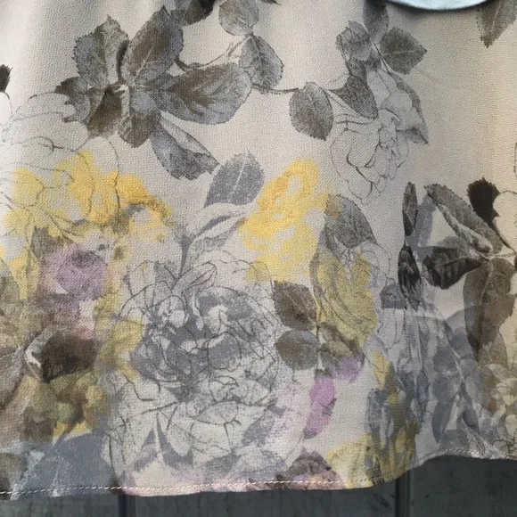 LOGO Tank Top Sheer Floral Hem NEW - Picture 2 of 6